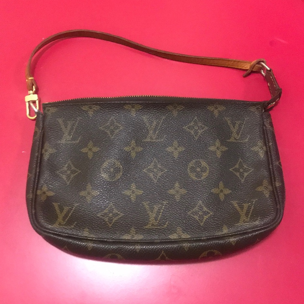 Final price Authentic Louis Vuitton pochette